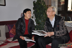 <b>艺术天成总编杨文超与王琦先生合影</b>