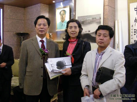 艺术天成总编杨文超与著名画家汪国新、郑桂兰合影