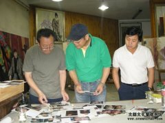 著名影视明星李成儒先生与杂志社社长相约秦龙老师画室
