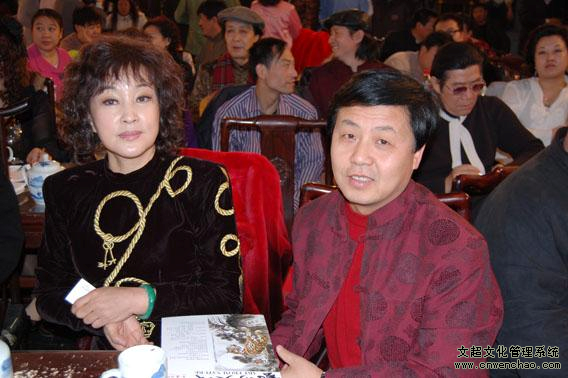 杨文超总经理和刘晓庆合影