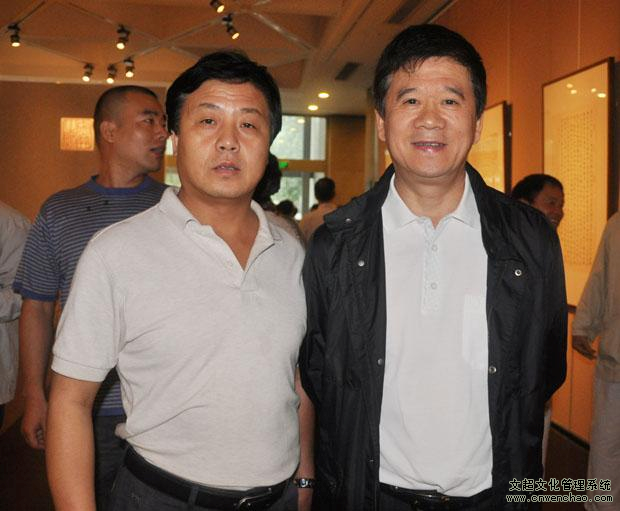 《艺术天成》杂志总编杨文超与许化迟先生合影