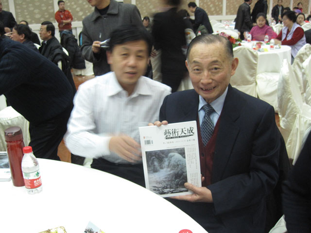 梅葆玖先生(右)和艺术天成总编辑杨文超先生(左)