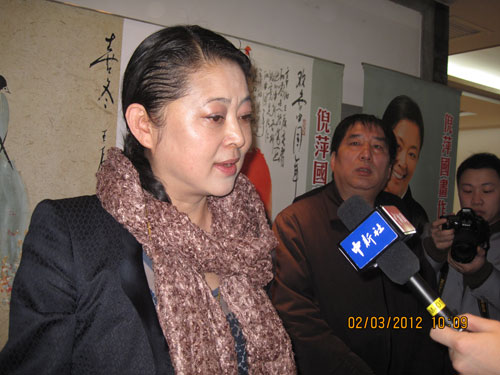 媒体现场采访