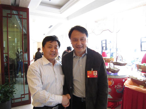 总编辑杨文超与王明明合影