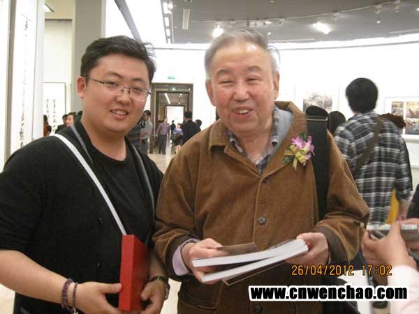《艺术天成》主编杨洋与李树声合影