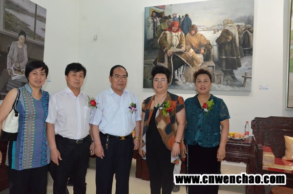 艺术天成杂志社总编杨文超（左二）、记者宋清华（左一）与原河北省副省长刘建生及河北省老年产业协会常务副会长朱作芳、田晶丽秘书长合影