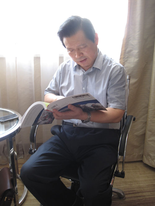 言恭达先生对《艺术天成》杂志给予热情肯定