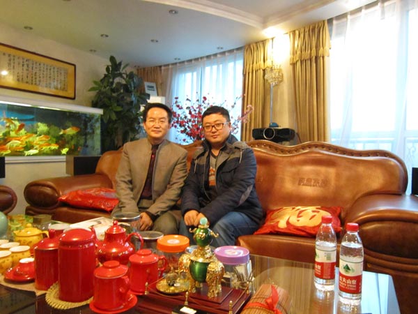 著名书法艺术家王岳川与《艺术天成》杂志社主编杨洋合影