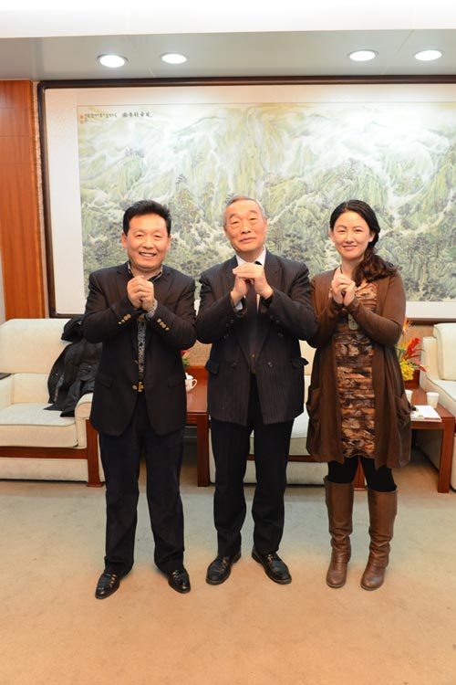 由左至右为吴欢先生、徐庆平先生、齐慧娟女士
