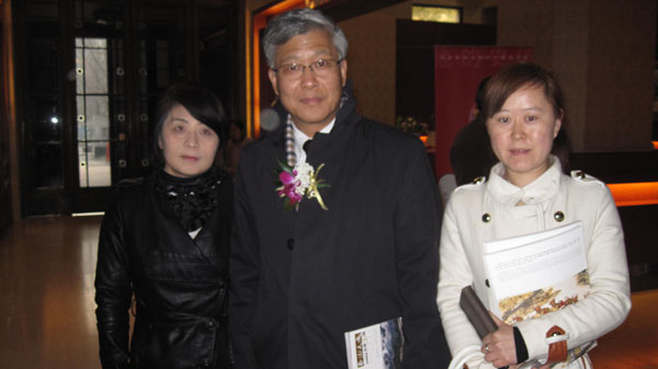 《艺术天成》工作人员与中国国家博物馆副馆长陈履生合影