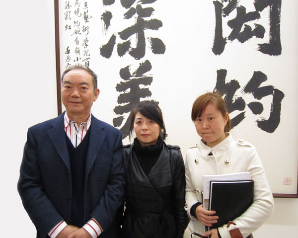田维谦与艺术天成工作人员合影