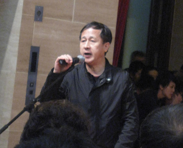 批评家鲁虹讲话