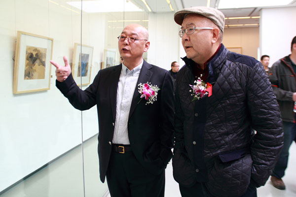 万鼎与龙瑞参观画展