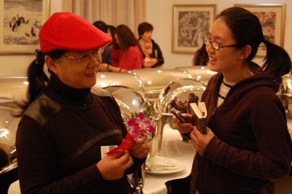 中国美术家协会藏书票研究会副主席陈丹雅接受《艺术天成》记者王奕涵采访