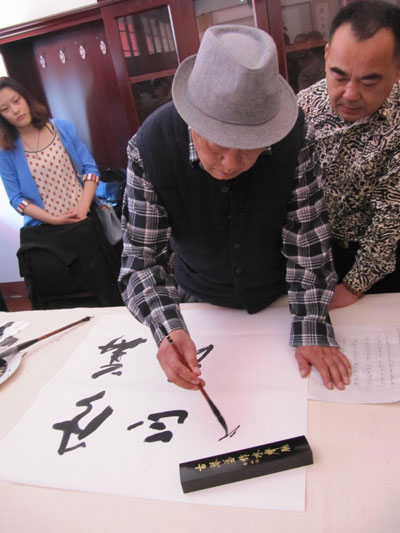 著名书画家谢孔宾题字
