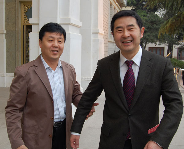 罗杨与《艺术天成》杂志总编杨文超合影（于展览现场）
