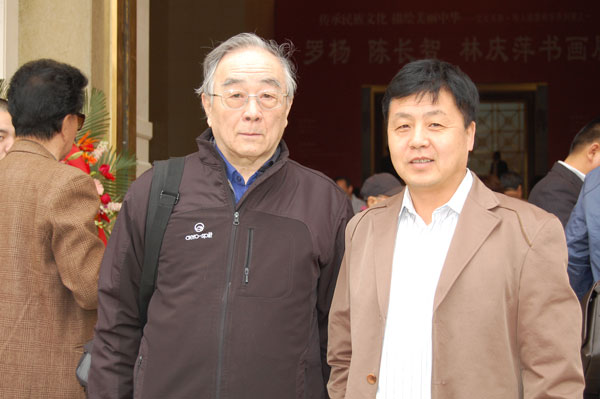 赵又弘与《艺术天成》杂志总编杨文超合影（于展览现场）
