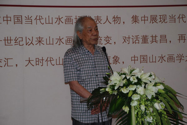 著名画家崔振宽老师致开幕词