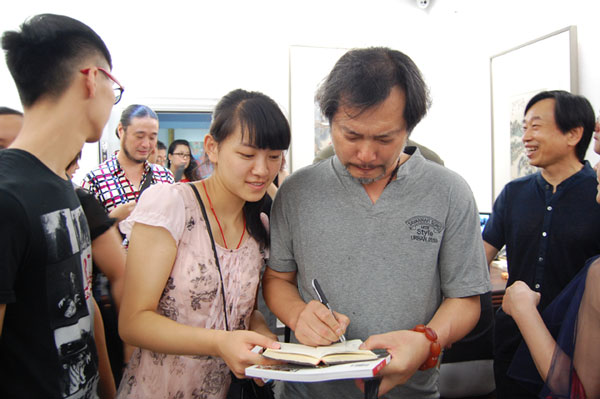 著名画家陈习俭与《艺术天成》记者合影