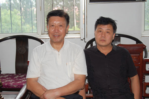 民主革命家黄兴先生的长孙黄伟民与《艺术天成》总编辑杨文超合影