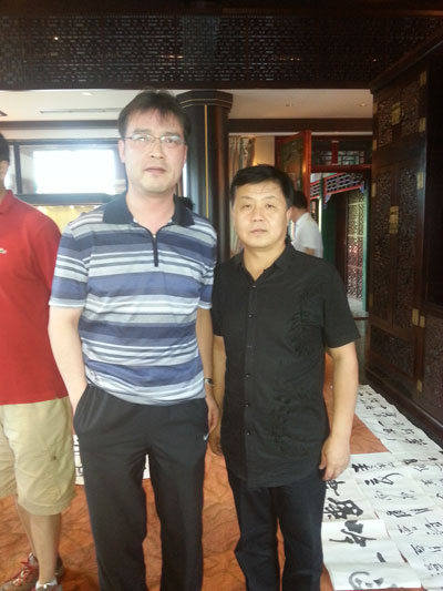 首都机场客运中心总经理马荫与杨文超合影