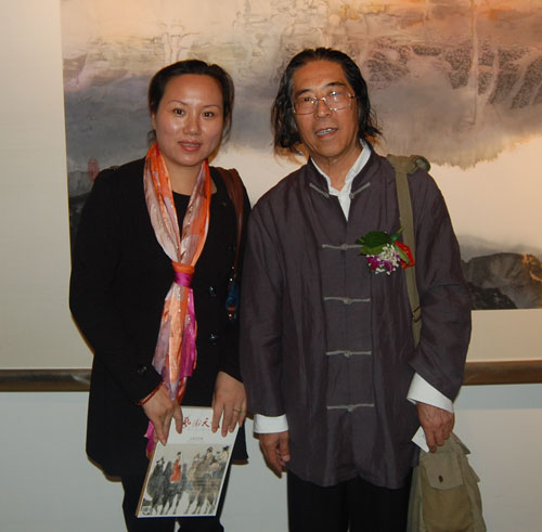 著名美术史论家、书画家刘羲林与《艺术天成》记者宁文艳合影