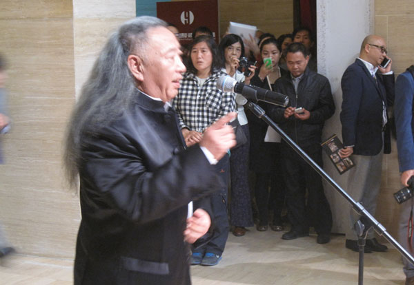 画展主人美术协会委员石虎讲话