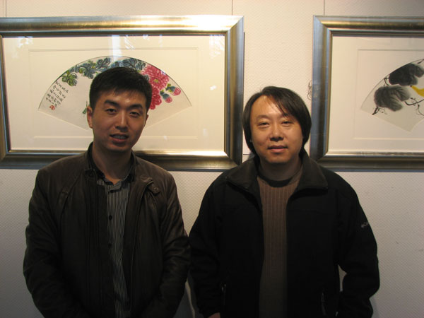 青年画家李笑天与《艺术天成》市场部经理林少云合影