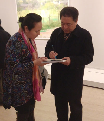 南京艺术学院党委书记米如群与宁文艳合影