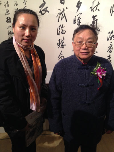 画展主人刘斯奋与《艺术天成》通联部主任宁文艳合影