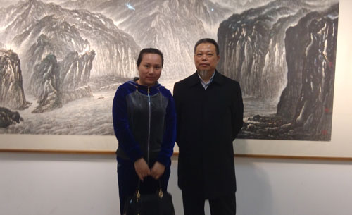 艺术家许仁龙与《艺术天成》通联部主人宁文艳合影